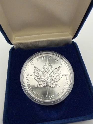 2003 Canada  Silver $5 Maple Leaf Coin .9999 Pure 1oz RCM VELEVET BOX
