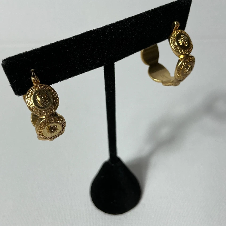 Pendientes de aro Versace con logotipo dorado con caja Foto 2 de 2