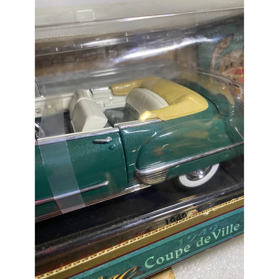 Cadillac Coupe deVille 1949 Road Legends, verde, diecast 1/18 Foto 4 de 4