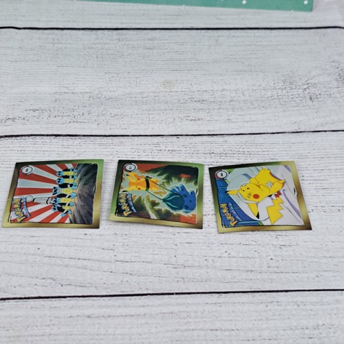 Caja de arte Pokémon 1999 Squirtle Squad R06 y Pikachu R08 R11 pegatina holográfica dorada - Imagen 7 de 14