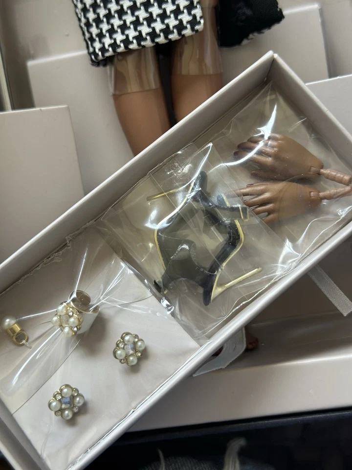 Muñeca vestida "Time and Again" Adele Makeda 2015 Integrity Toys Convention NRFB Foto 3 de 3