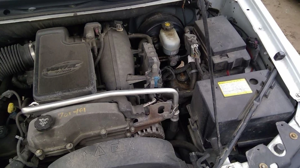 Grille Excluding Denali With Headlamp Washers Opt CE4 Fits 02-09 ENVOY 4186888 - Image 2 of 4