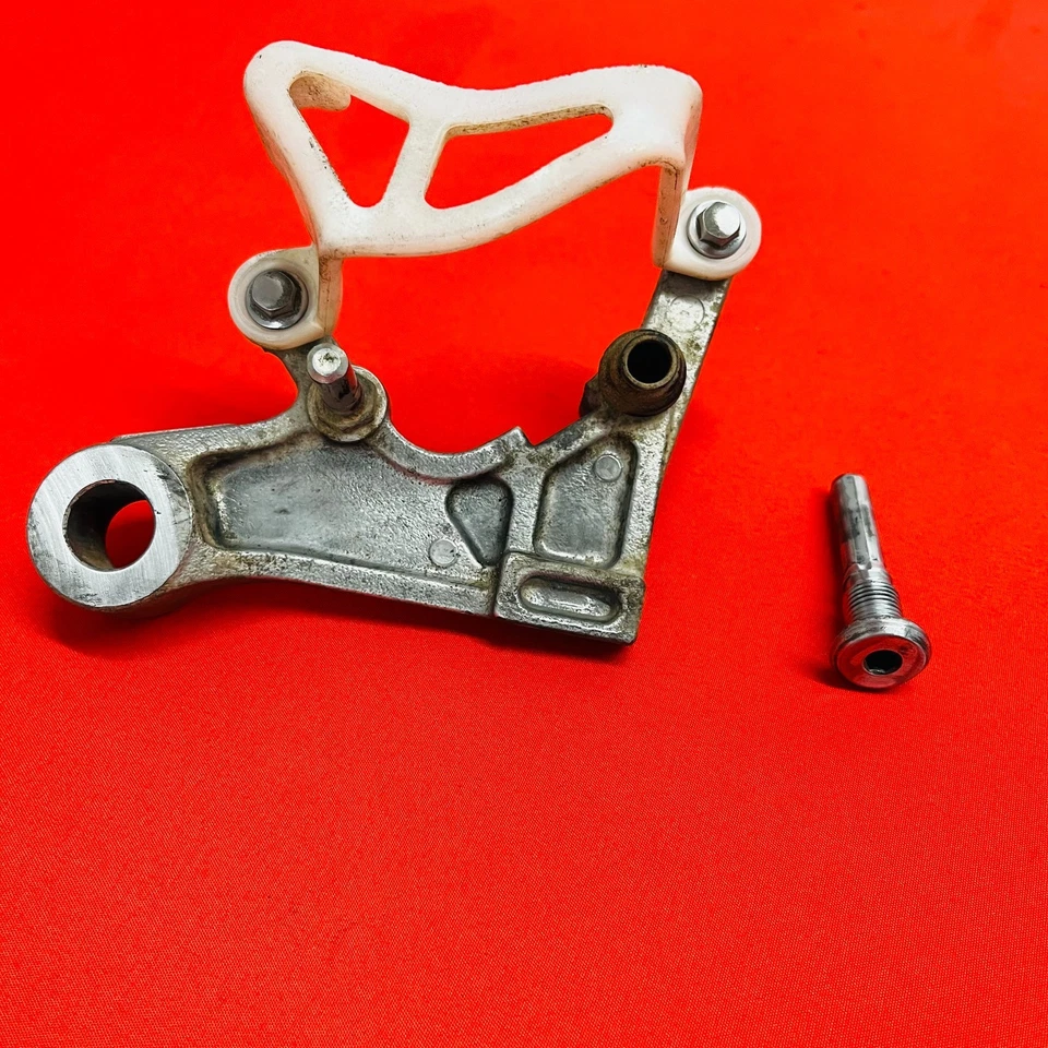CRF150R SOPORTE DE MONTAJE DE PINZA DE FRENO TRASERO GENUINO OEM HONDA CRF 150 RB (07-24) Foto 3 de 4