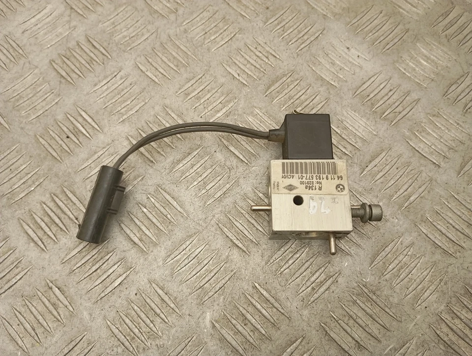 BMW X6 E71 E72 AIR Conditioning Expansion Tank 9193577  - Image 2 of 4