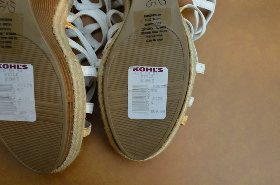 Vera Wang White Sandals - size 10M - Image 4 of 4