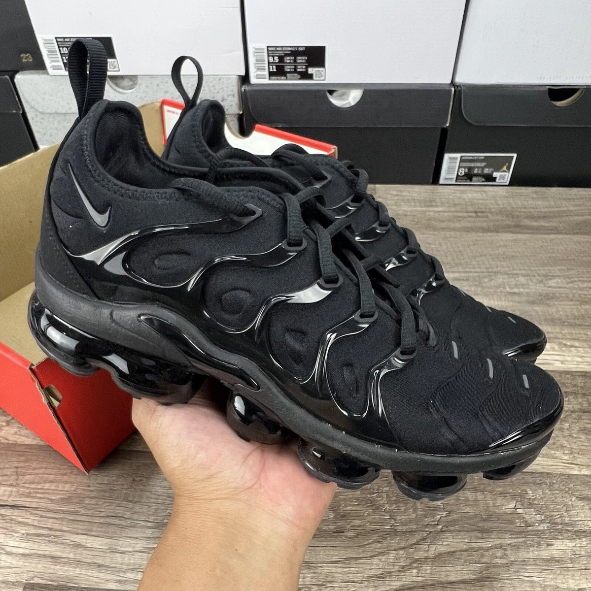 nike vapor max plus black