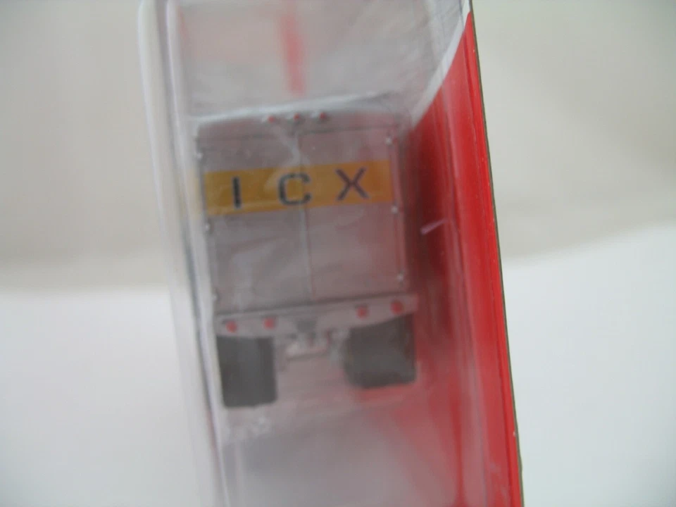 Mini Metals HO Model 31115: IH R-190 Tractor w/ 32’ Aerovan Trailer, ICX - Image 4 of 4