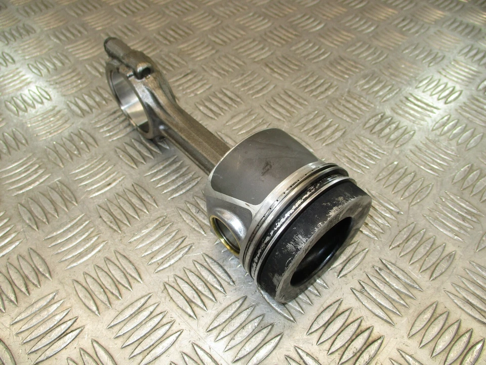 Volkswagen Golf GTD 2017 2,0 TDI DGC. Pistón y varilla de conexión 31K Foto 4 de 4