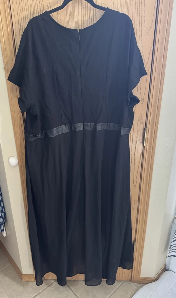 Traje pantalón con falda Torrid Star Wars Darth Vader Foto 3 de 4