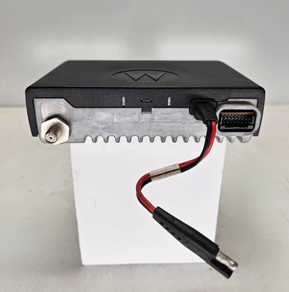 Motorola PM400 UHF 438-470 MHz 64 Channel 25 Watt (Complete Kit) - Image 4 of 4