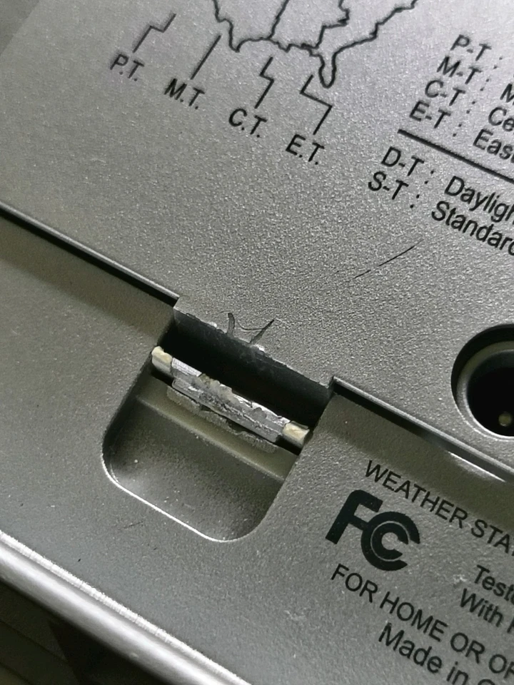 Ravinia Clock Company Projection Atomic Alarm Clock w/ Adapter – Time & Temp - Image 4 of 4