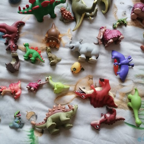 Deagostini Dinosaur & Friends Dinosaur Adventures Book and Figure Bundle - Picture 4 of 18