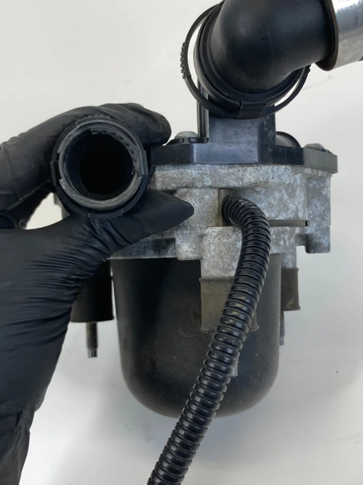 Chevrolet Sonic 2013-2018 bomba de inyección de aire secundaria con soporte 55569076 OEM Foto 4 de 4