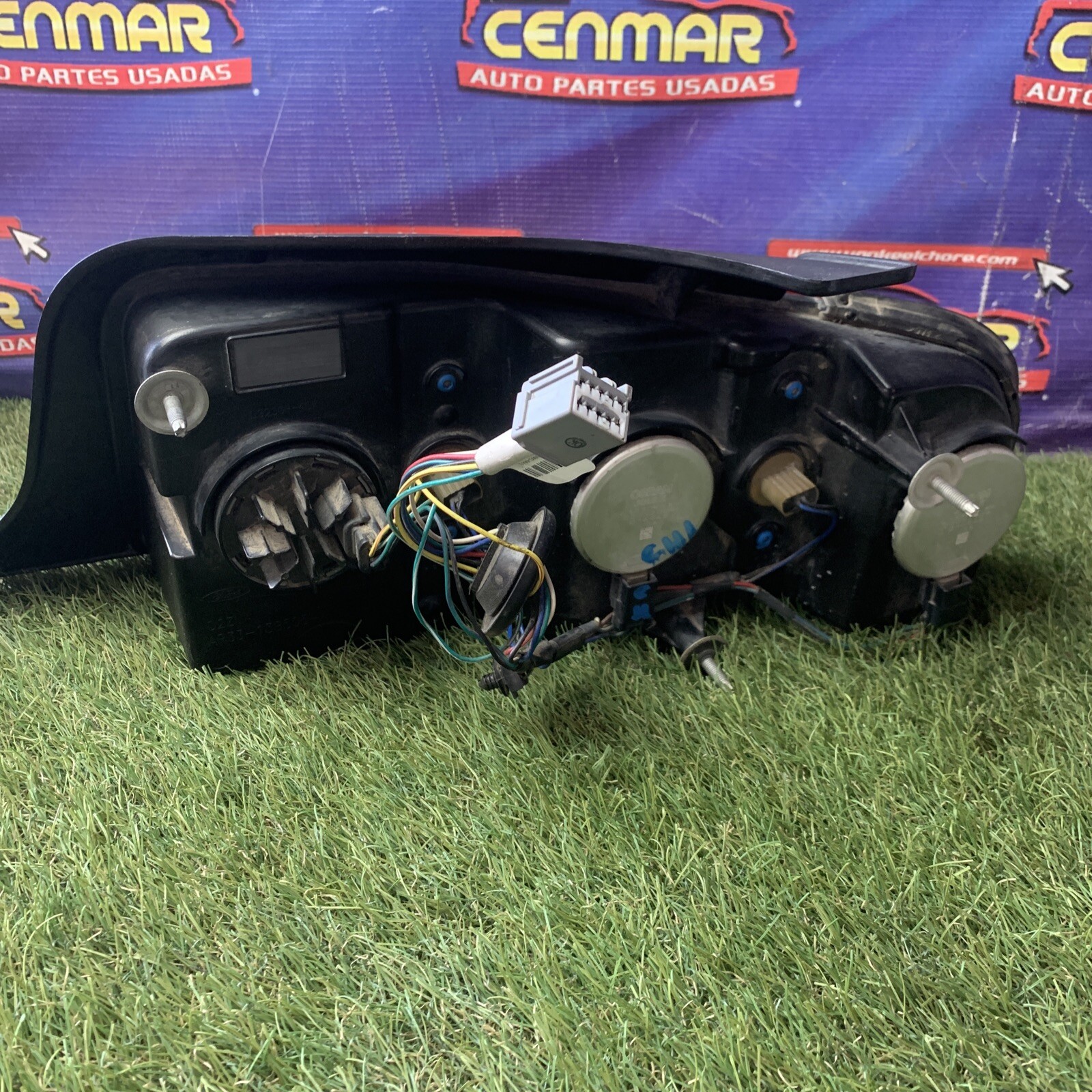 10 11 12 Ford Mustang LEFT DRIVER TAIL LIGHT LAMP OEM AR33 13B505 A LH