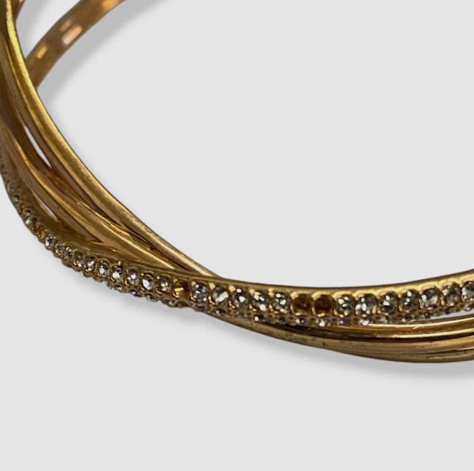 Brazalete cruzado Nadri para mujer enchapado en oro rosa de 18k Trinity Pave Foto 4 de 4