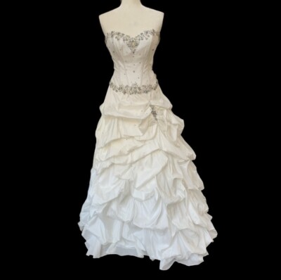 Anny Lee stunning gown.  NWT Sz 4  Would also make a Great Halloween Costume