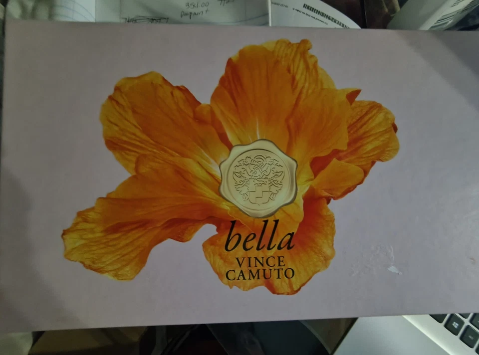 VINCE CAMUTO BELLA 3 PC. GIFT SET-1.7 OZ PARFUM SPRAY & BODY LOTION & SHOWER GEL - Image 2 of 3