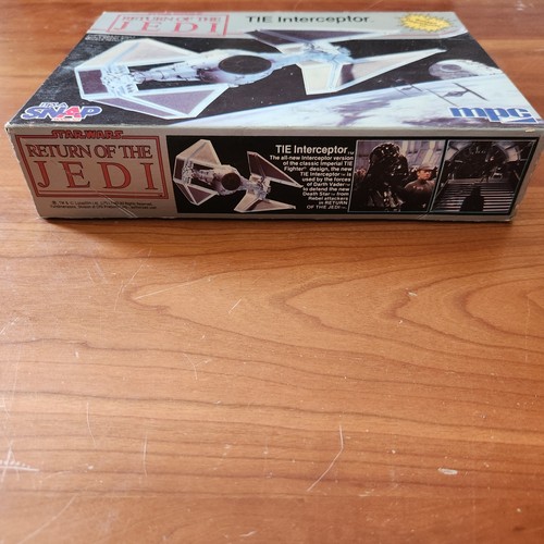 1983 Star Wars Il Ritorno dello Jedi TIE Interceptor / Tie Fighter SNAP Model kit - Foto 2 di 15