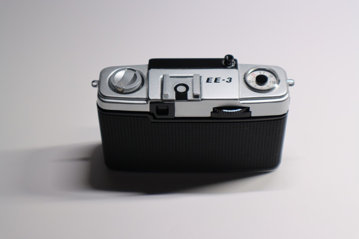 Olympus Pen EE-3 35mm Half Frame Film Camera Red Flag OK Case +