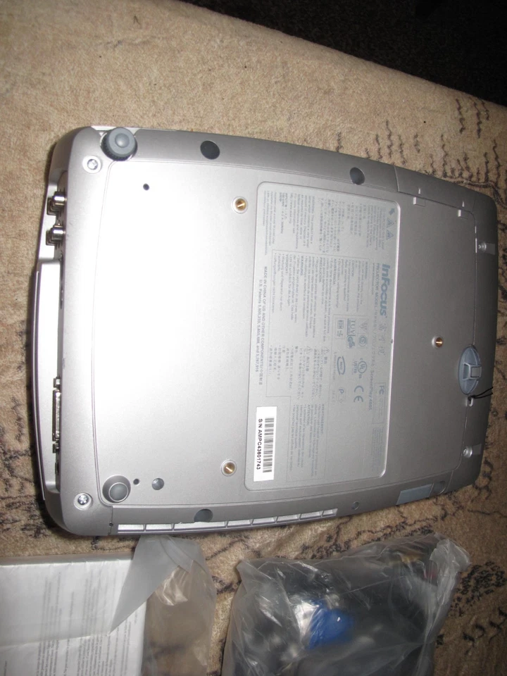 ScreenPlay By InFocus 4805 DLP Portable Electric Projector 854 X 480 - Image 4 of 4