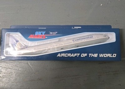 SkyMarks 1:200 scale model of a Continental Airlines Boeing 777-200 aircraft.