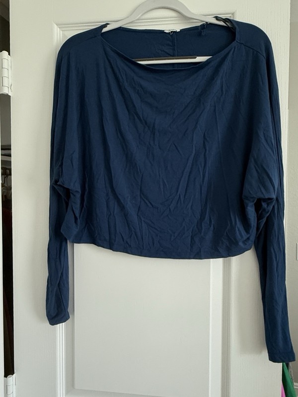 garage Brand long sleeve crop top, size medium Navy blue excellent scoop neck