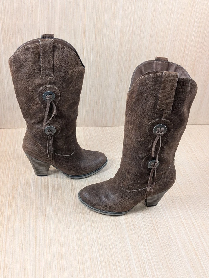 Botas occidentales desgastadas MIA con borlas y detalles de hebilla tacón bloque gamuza talla 6M Foto 4 de 4