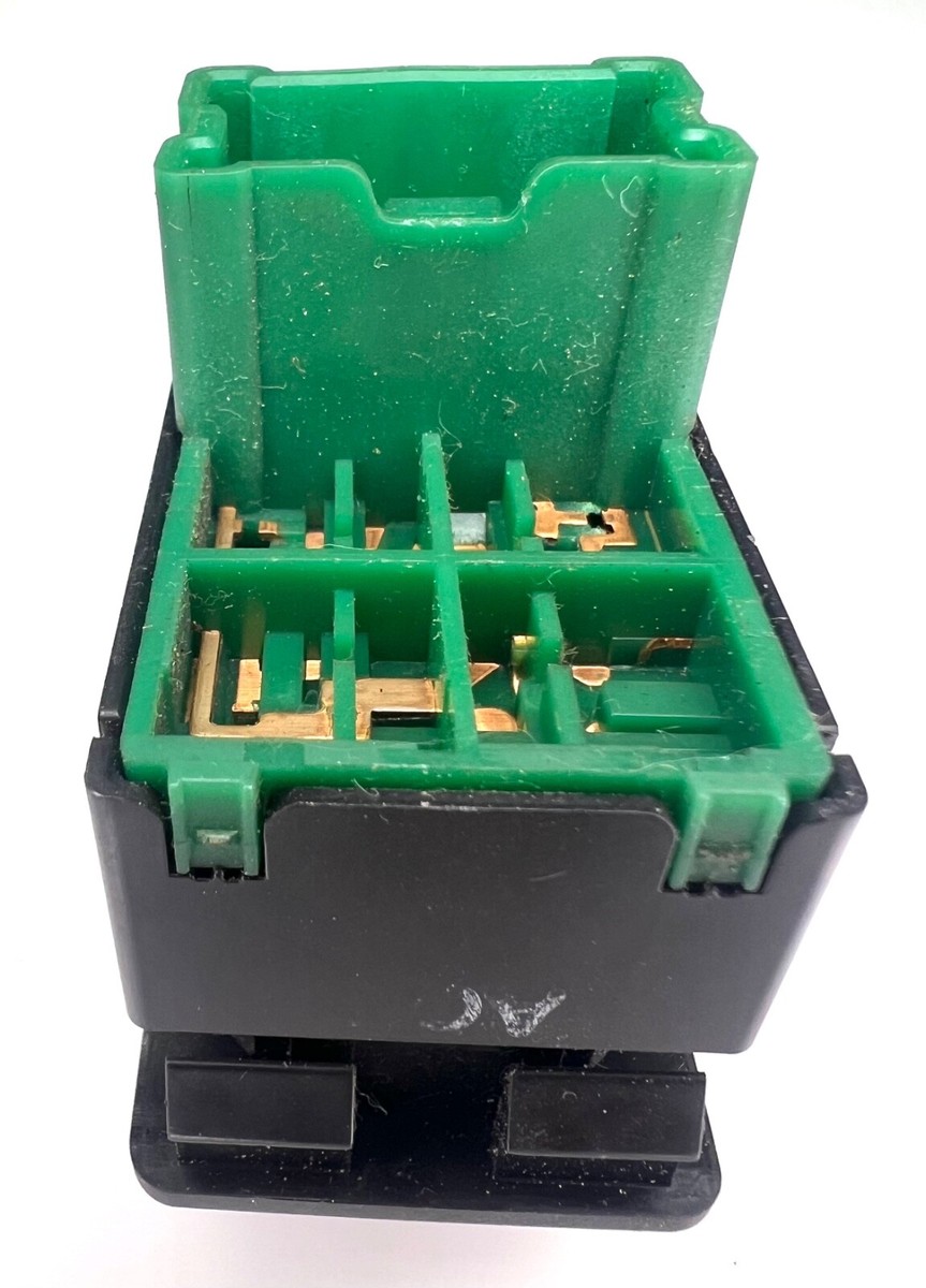 Nissan Mirror Control Switch Black 25570-CD005 12V 7-pin