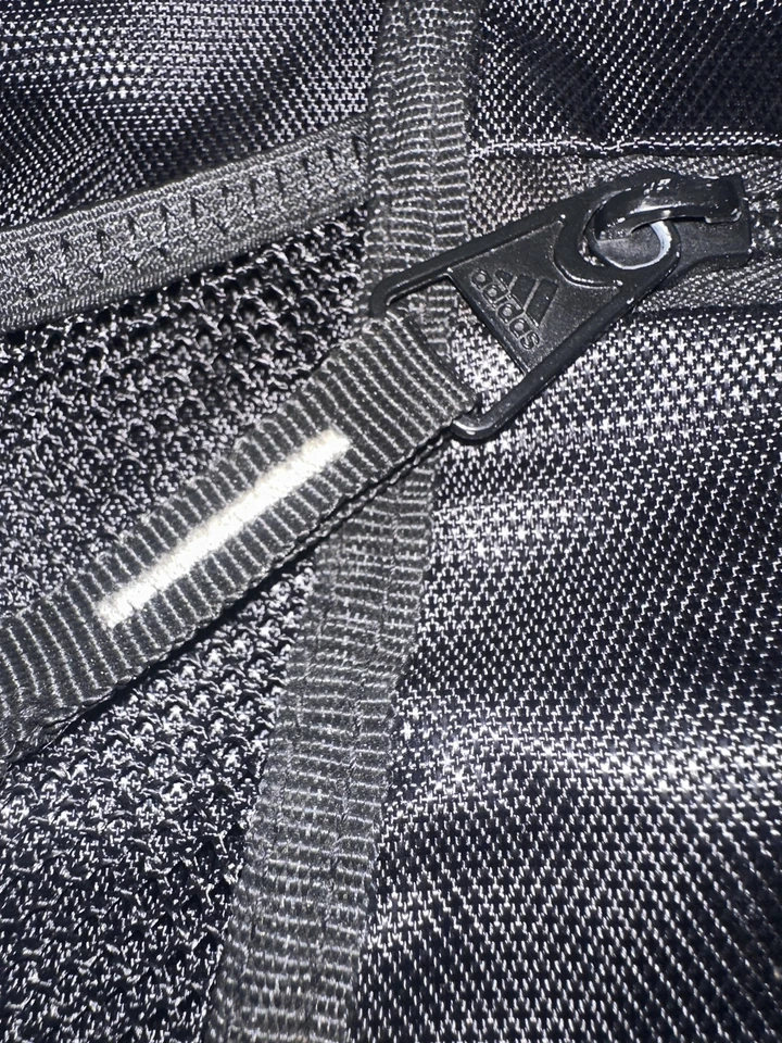 Mochila Adidas com cordão para academia preta 3 listras bolsos de malha bolsa logotipo esportivo - Imagem 4 de 4