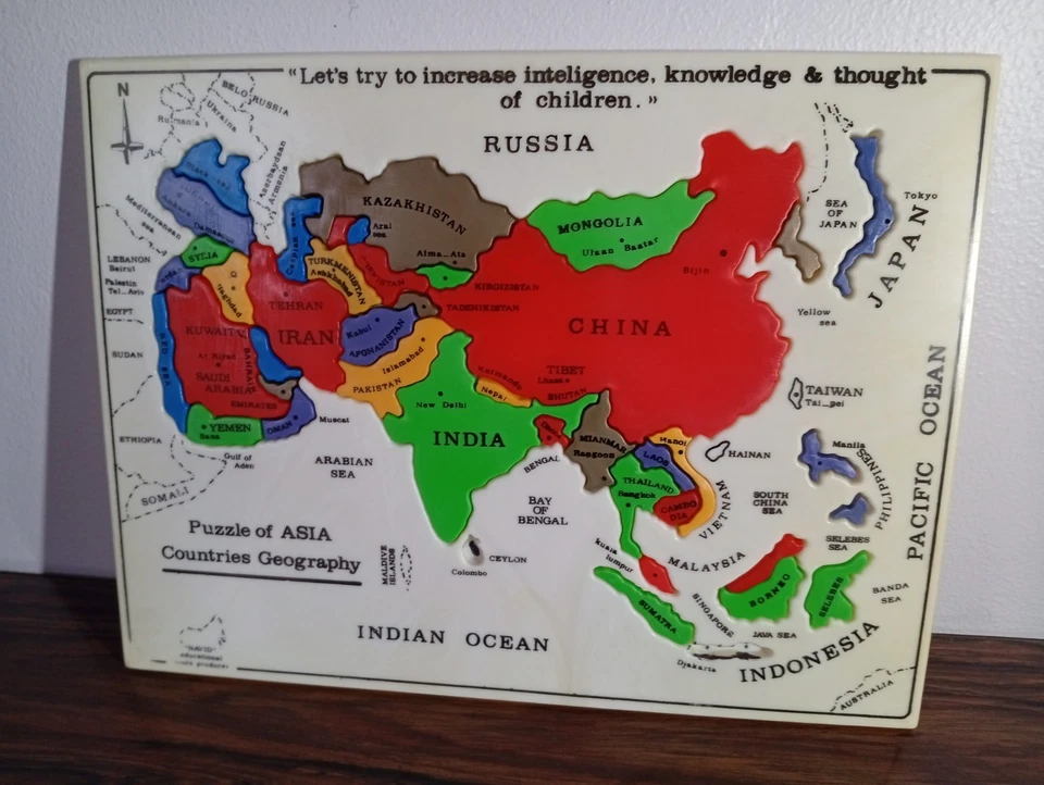 À voir ! Carte de l'Asie puzzle ancien en plastique jouet vintage map of Asia - Photo 1/4