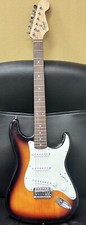 Squier Bullet Strat by Fender Chitarra elettrica. Usato in buone condizioni