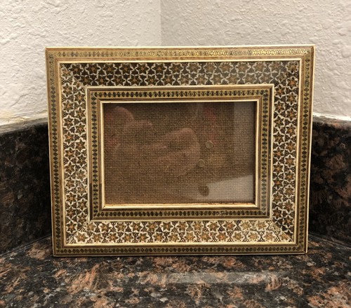 Vintage Khatam Middle Eastern Inlaid Wooden Frame Gold Accents 8 X 6.5” - Picture 3 of 21