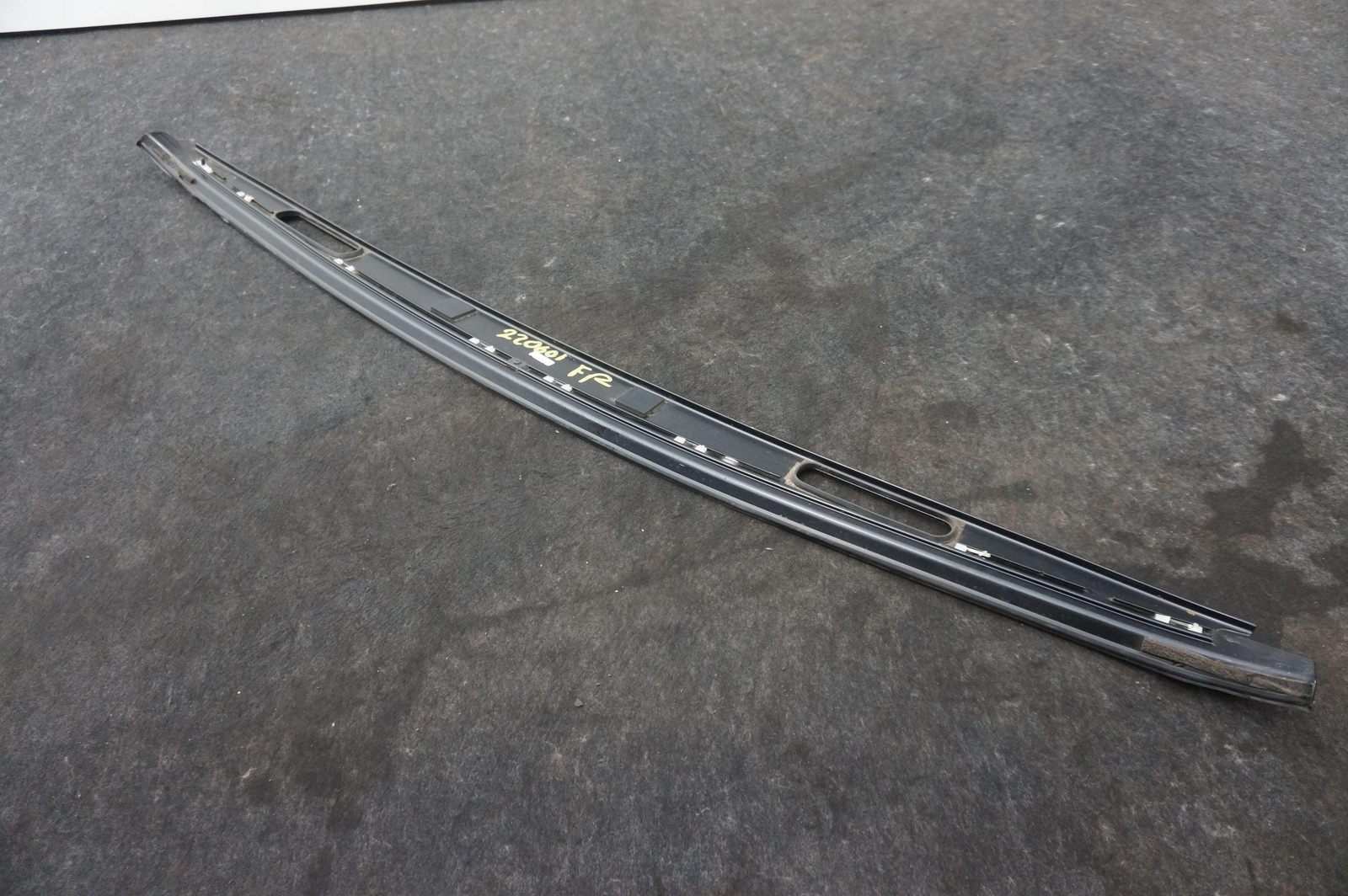 Front Windshield Glass Trim Cover Panel 3W7853955E Bentley Continental GTC 2016