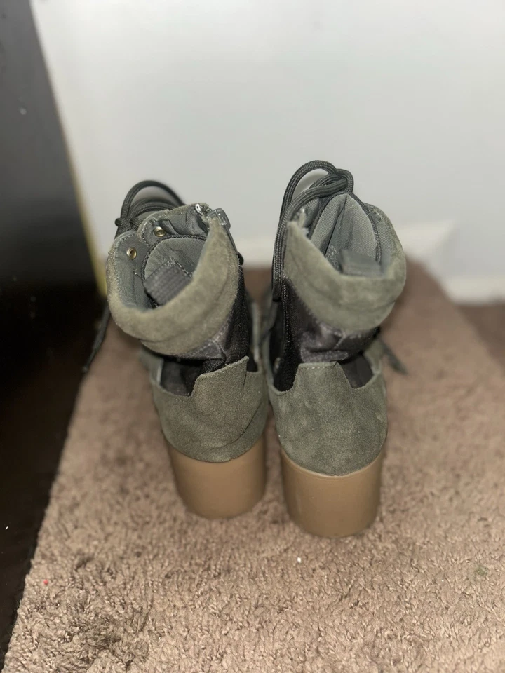 Botas de combate Steve Madden camufladas de tacón grueso para mujer talla 7,5 Foto 3 de 3