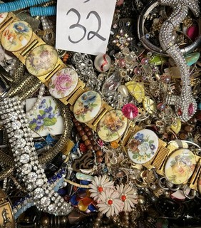 HUGE 21 POUNDS JEWELRY CRAFTING BROKEN PARTS BEADS REPAIR HARVEST SB32