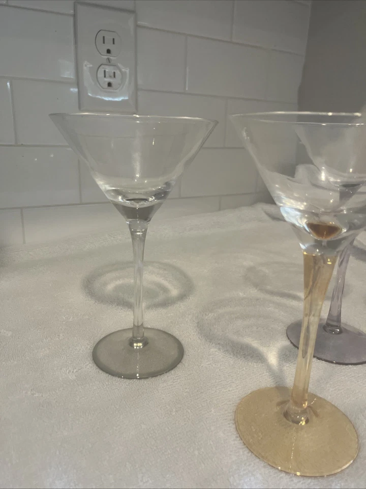Juego de 4 vasos Martini con tallos de colores púrpura, rosa, verde, amarillo Foto 2 de 4