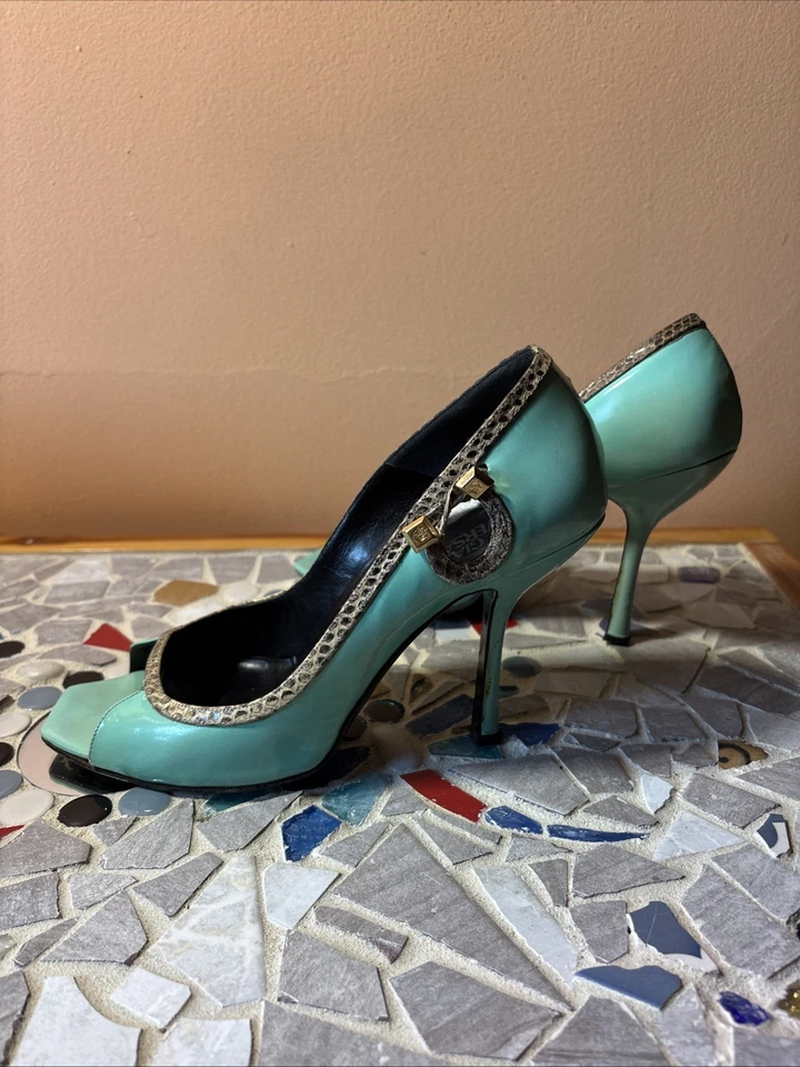 Zapatos de tacón alto Gianni Versace vintage para mujer talla 37 hechos en Italia cabeza de Medusa Foto 3 de 4