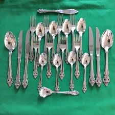 Oneida Community Cherbourg Full place Service for 4 +Hostess Serving set 24 pcs