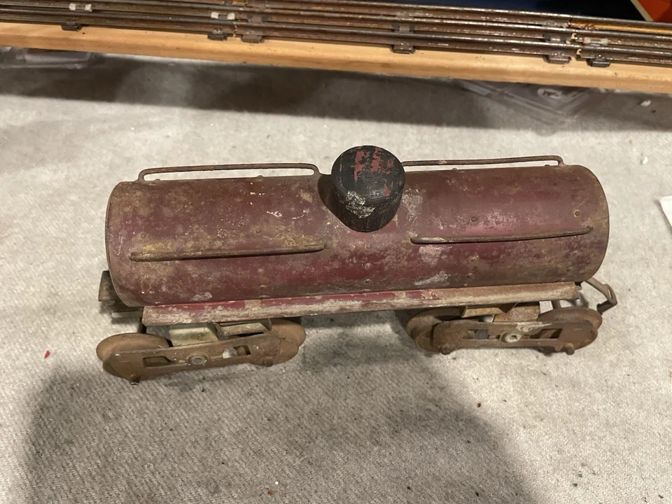 LIONEL PREWAR STANDARD GAUGE 15 PENNSYLVANIA TINPLATE TANK CAR - REPAINTED - Image 3 of 4
