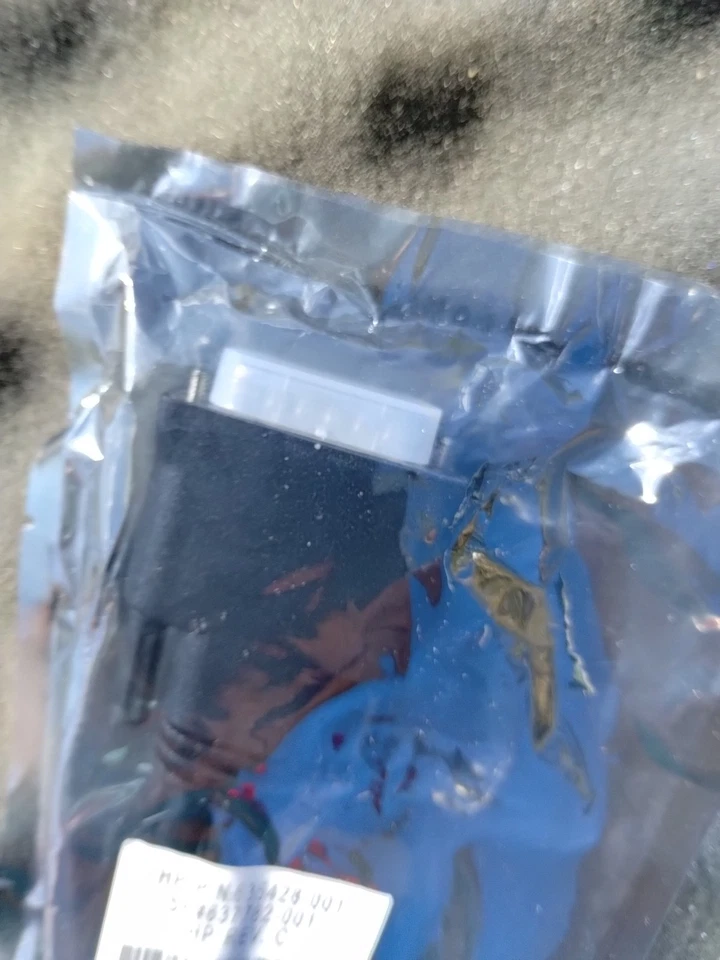 HP DMS-59 to Dual Display Port Adapter Bizlink 635428-001 - Image 4 of 4