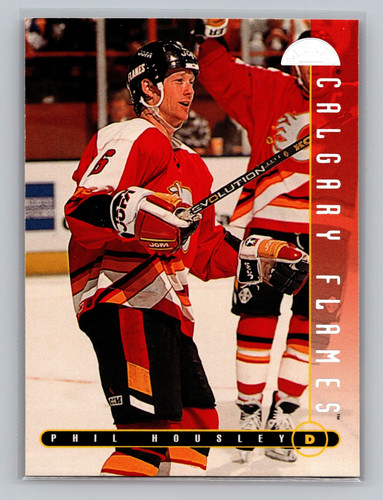1995 Leaf Phil Housley #141 card