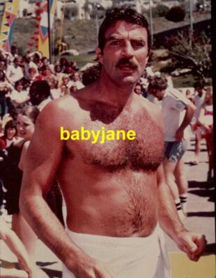 058 TOM SELLECK HAIRY CHEST BATTLE OF THE NETWORK STARS PHOTO | eBay