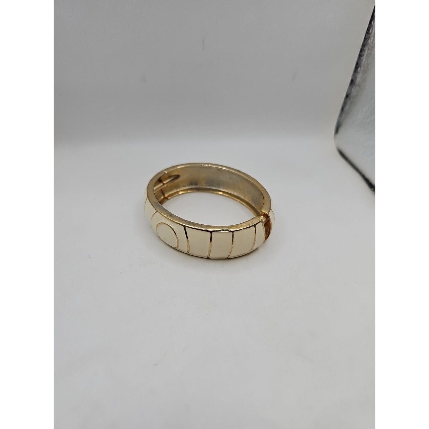 Bracelet Bangle SPRING HINGE Gold- Tone White Ena… - image 6