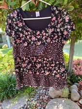 BLACK LINED FLORAL RUFFLED BLOUSE by JENNIE & MARLIS...SIZE XL...MADE IN USA