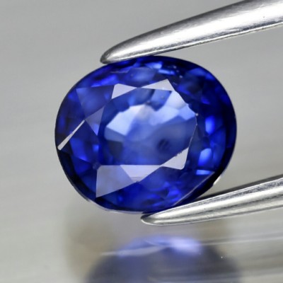 0.92 CT Zafiro Natural Azul forma Oval origen Madagascar (Ver Vídeo)