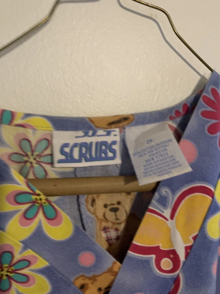 WOMENS J.I.J. SCRUBS BEAR & BUTTERFLY PRINT SCRUBS TOP  SIZE 2X - Image 3 of 4