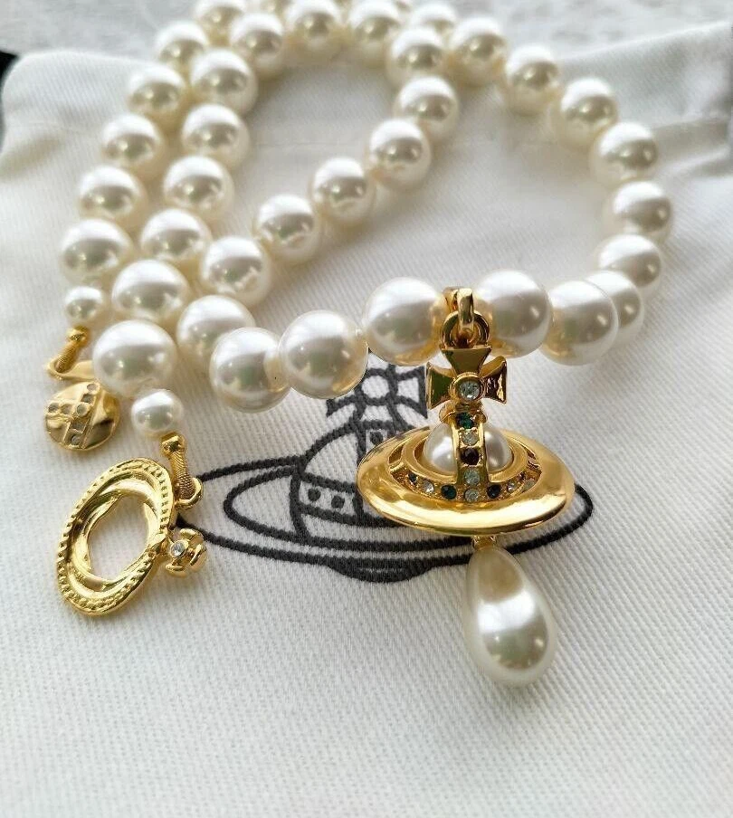 Cadena gargantilla collar oro gota perlas blancas Vivienne Westwood Foto 2 de 4