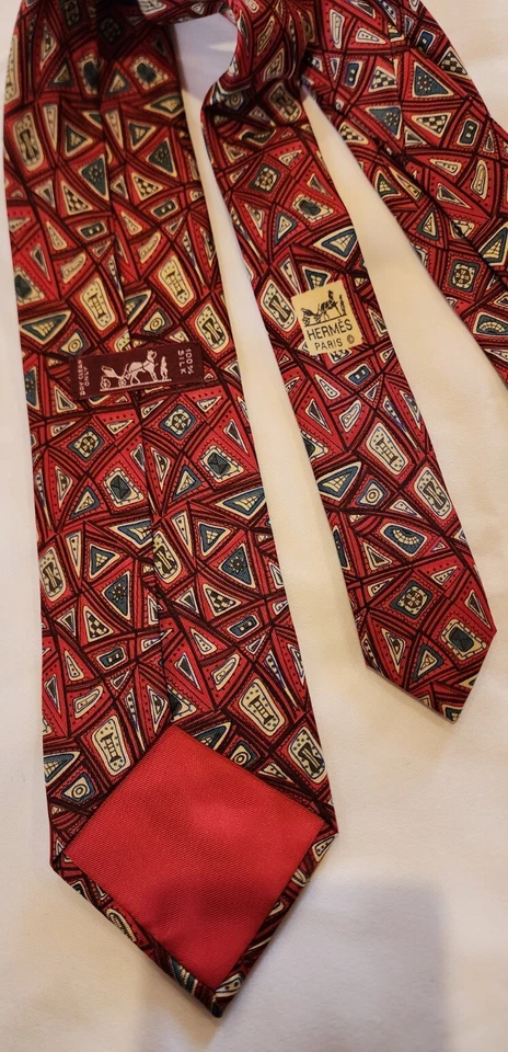 Corbata geométrica genuina Hermes roja seda nueva sin etiquetas 100 % seda Francia 7657 TA Foto 3 de 4