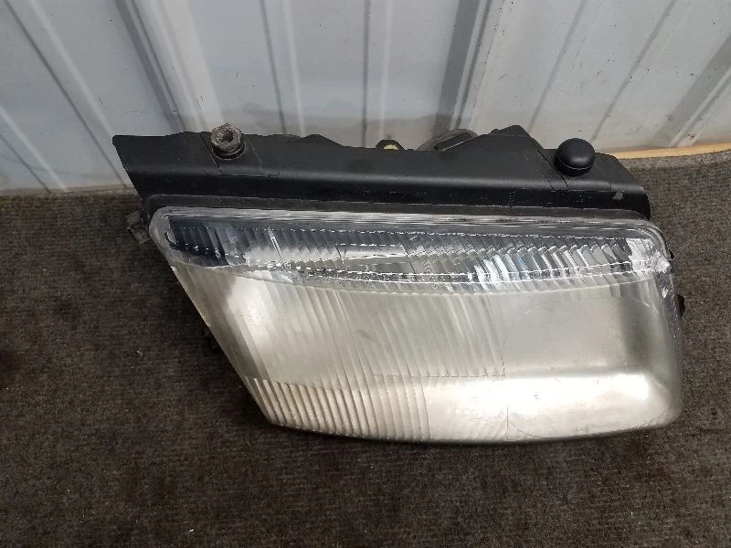 Farol direito do passageiro Volkswagen Passat 1998-01 *Foggy* - Imagem 2 de 4