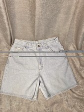 Vintage Women  s Lee Light Wash Denim Shorts Classic Fit Size 8 MED.